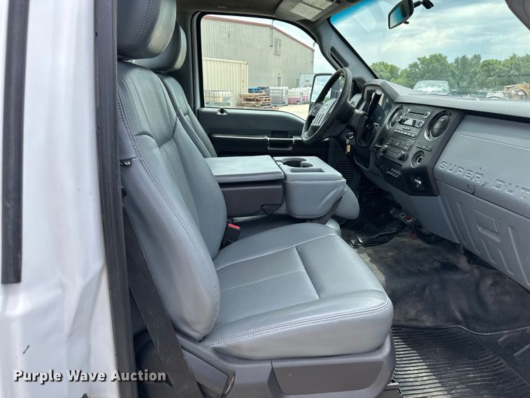 image for item EJ6990 2015 Ford F550 Super Duty truck cab and chassis