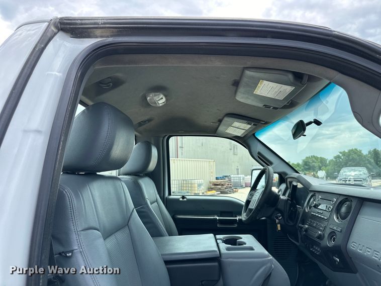 image for item EJ6990 2015 Ford F550 Super Duty truck cab and chassis