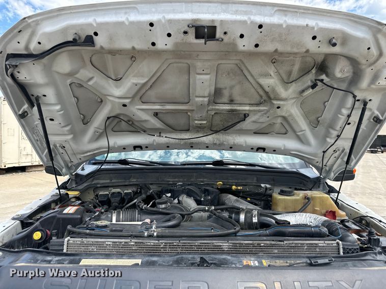 image for item EJ6990 2015 Ford F550 Super Duty truck cab and chassis