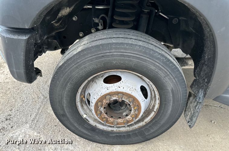 image for item EJ6990 2015 Ford F550 Super Duty truck cab and chassis