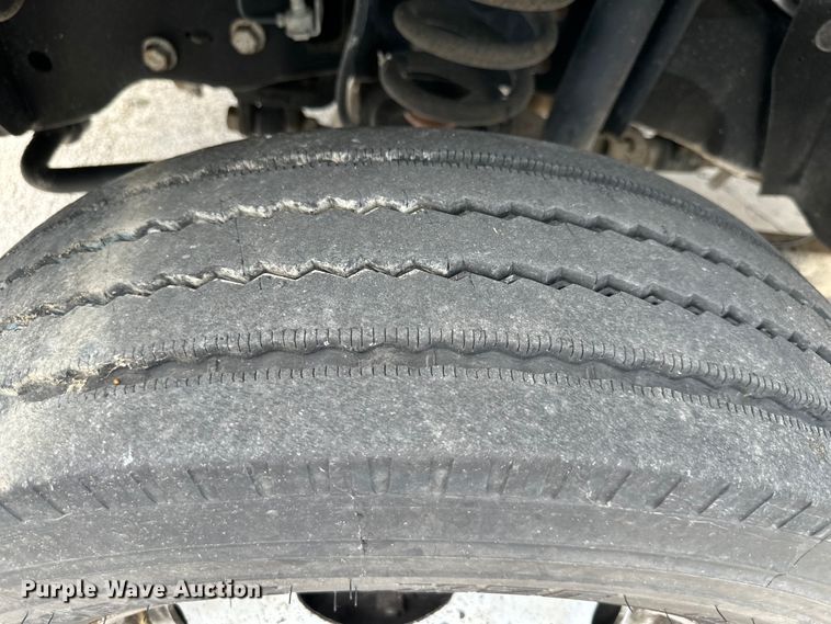 image for item EJ6990 2015 Ford F550 Super Duty truck cab and chassis