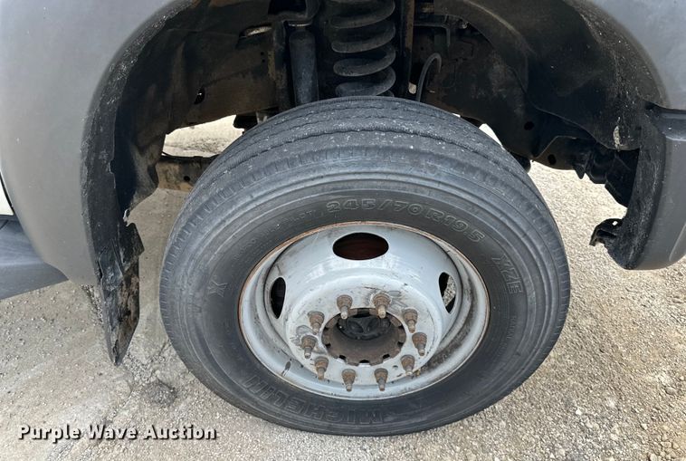 image for item EJ6990 2015 Ford F550 Super Duty truck cab and chassis