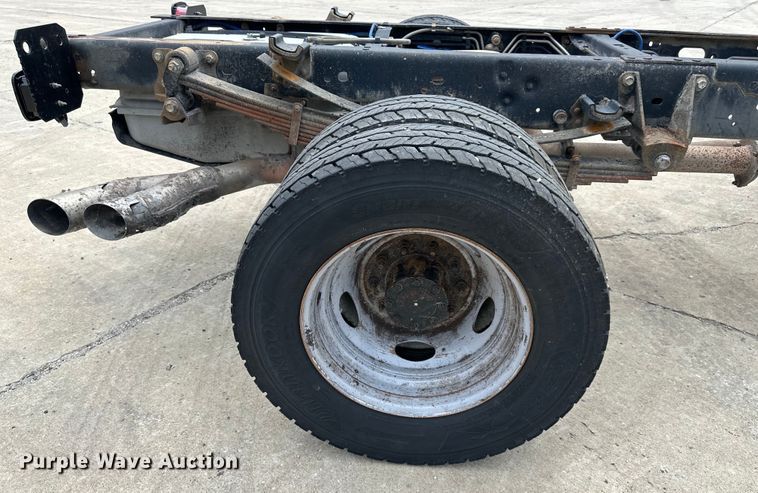 image for item EJ6990 2015 Ford F550 Super Duty truck cab and chassis