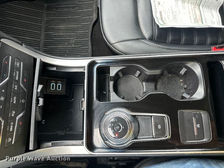 image for item EJ7014 2019 Ford  Edge SEL SUV