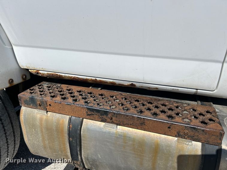 image for item EK4772 2003 Chevrolet C6500 box truck