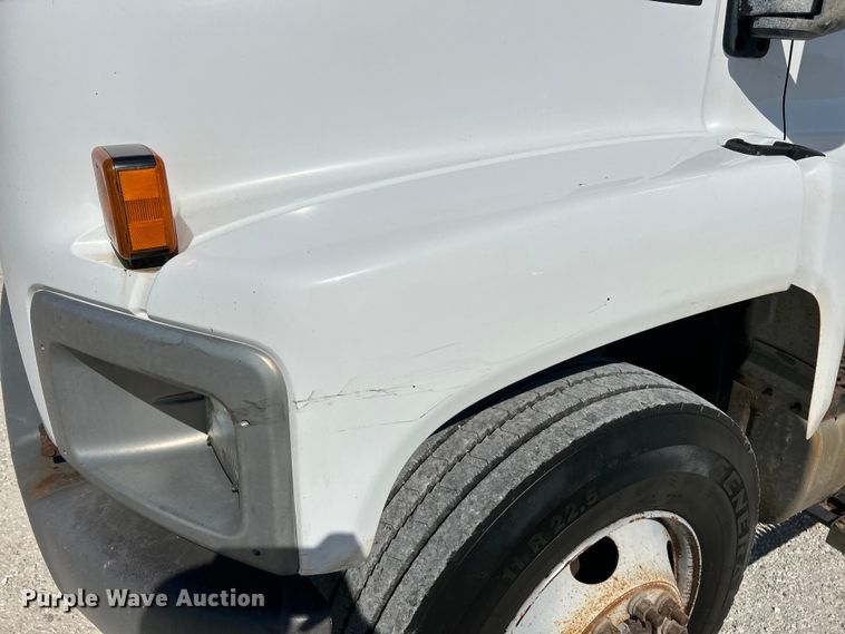 image for item EK4772 2003 Chevrolet C6500 box truck