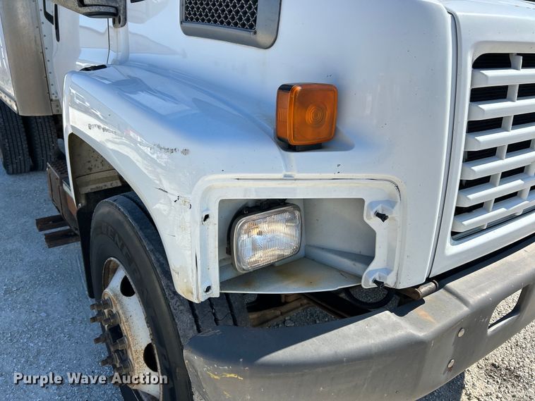 image for item EK4772 2003 Chevrolet C6500 box truck