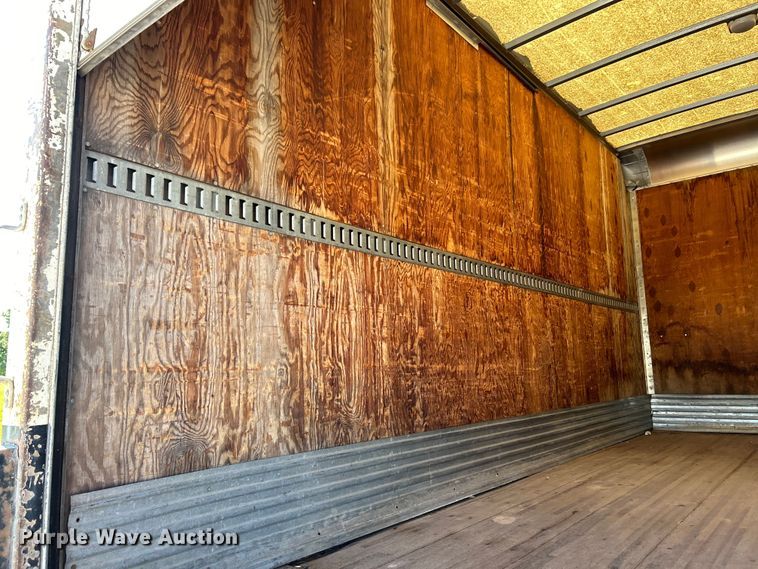 image for item EK4772 2003 Chevrolet C6500 box truck