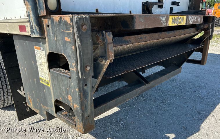 image for item EK4772 2003 Chevrolet C6500 box truck