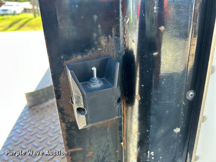 image for item EK4772 2003 Chevrolet C6500 box truck