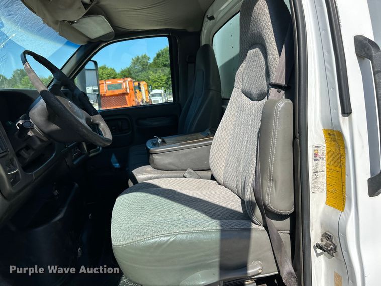 image for item EK4772 2003 Chevrolet C6500 box truck