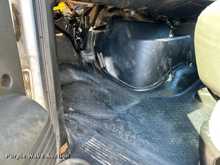 image for item EK4772 2003 Chevrolet C6500 box truck