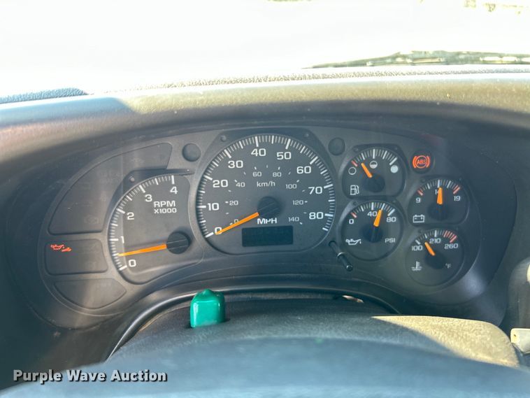 image for item EK4772 2003 Chevrolet C6500 box truck