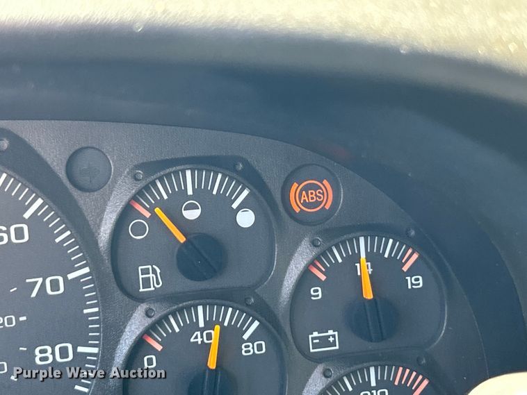 image for item EK4772 2003 Chevrolet C6500 box truck