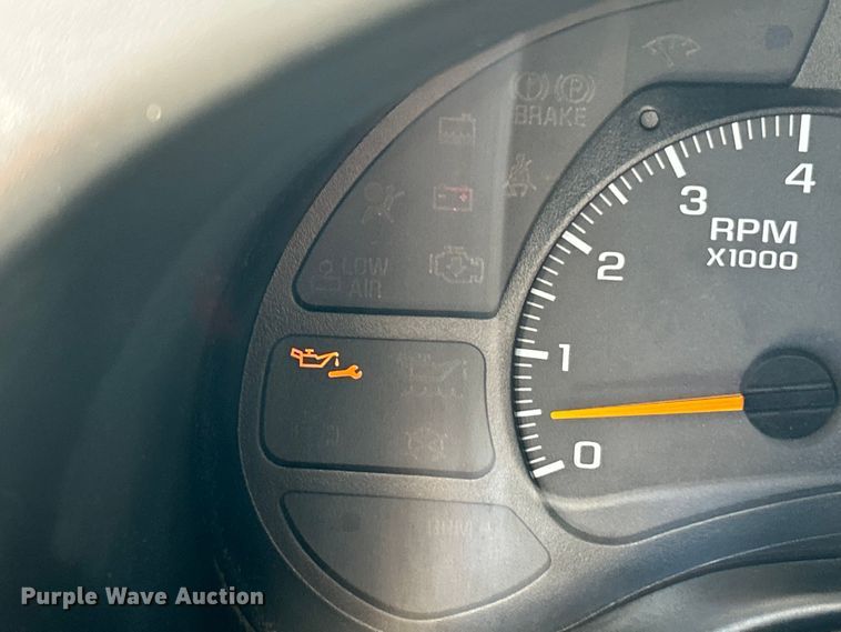 image for item EK4772 2003 Chevrolet C6500 box truck