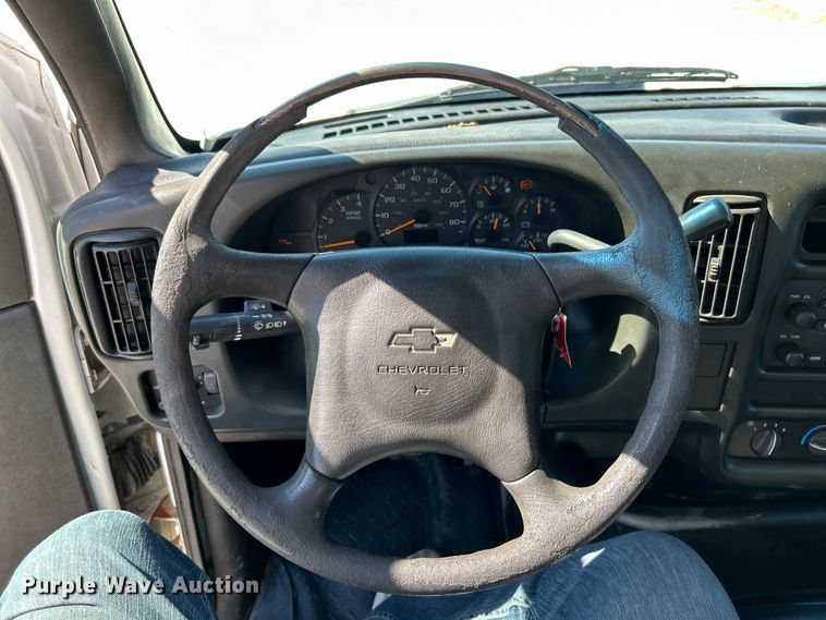 image for item EK4772 2003 Chevrolet C6500 box truck