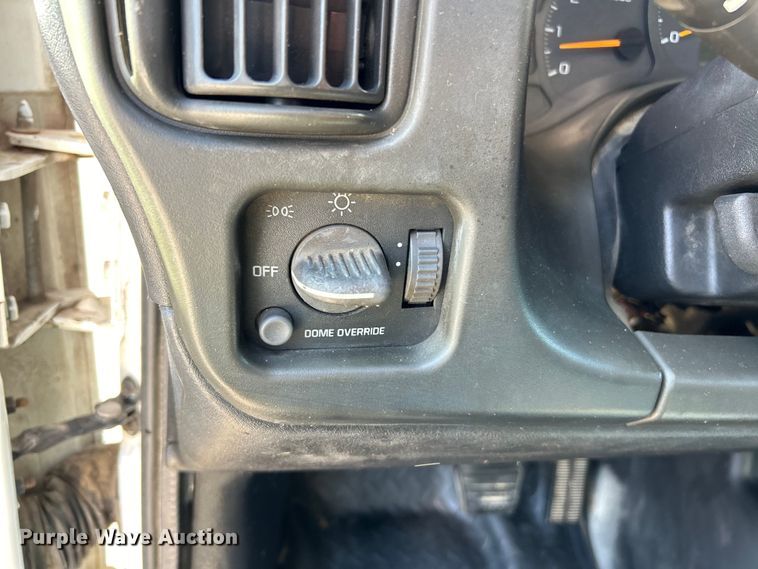 image for item EK4772 2003 Chevrolet C6500 box truck