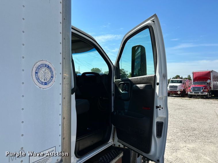 image for item EK4772 2003 Chevrolet C6500 box truck
