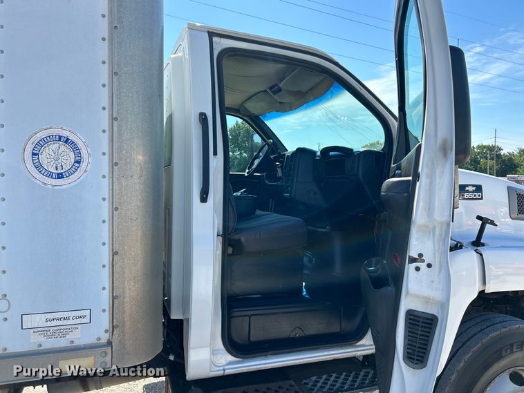 image for item EK4772 2003 Chevrolet C6500 box truck