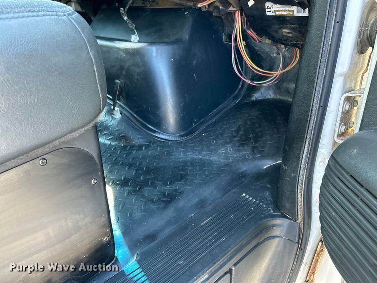 image for item EK4772 2003 Chevrolet C6500 box truck