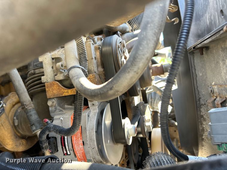 image for item EK4772 2003 Chevrolet C6500 box truck