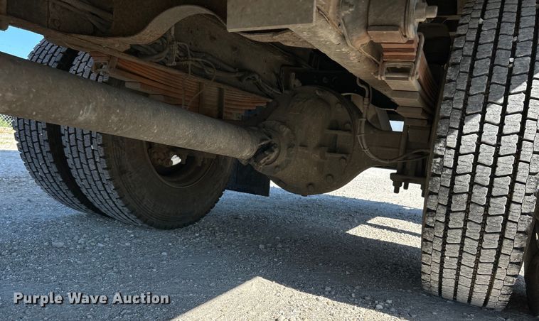 image for item EK4772 2003 Chevrolet C6500 box truck