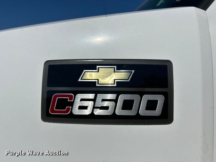 image for item EK4772 2003 Chevrolet C6500 box truck