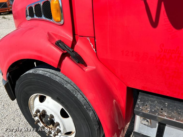 image for item EK4819 2007 Sterling Acterra box truck