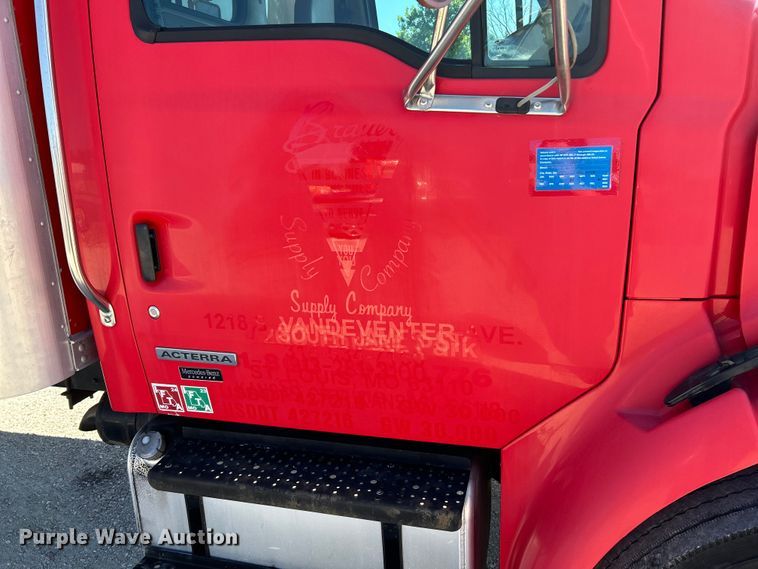 image for item EK4819 2007 Sterling Acterra box truck