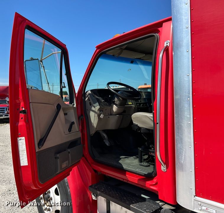 image for item EK4819 2007 Sterling Acterra box truck