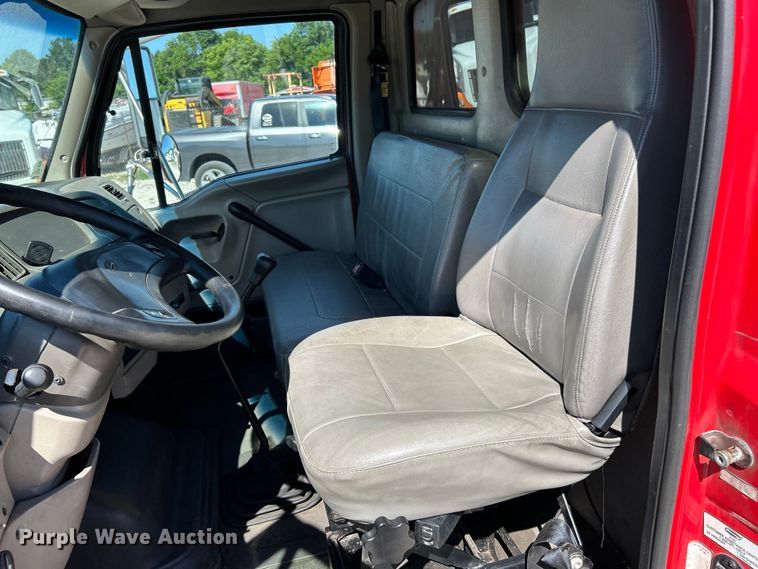 image for item EK4819 2007 Sterling Acterra box truck