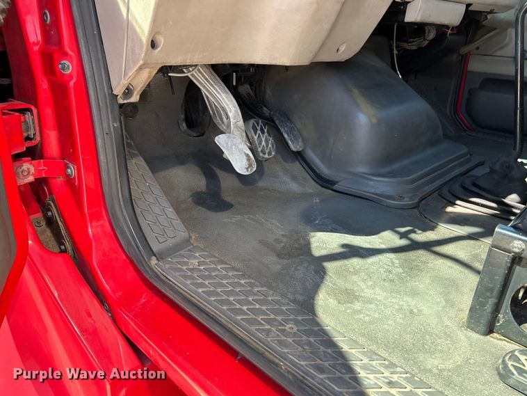 image for item EK4819 2007 Sterling Acterra box truck