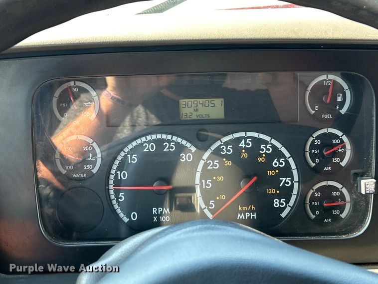 image for item EK4819 2007 Sterling Acterra box truck