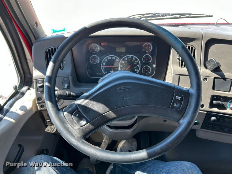 image for item EK4819 2007 Sterling Acterra box truck