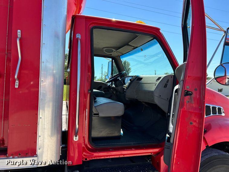 image for item EK4819 2007 Sterling Acterra box truck