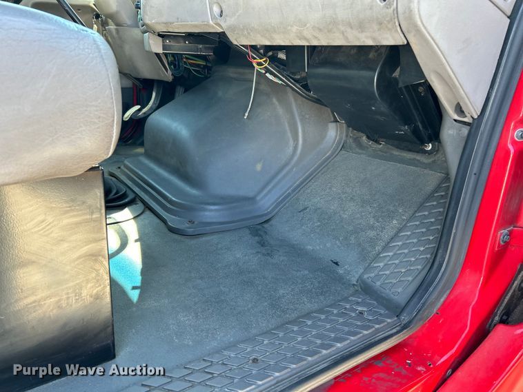 image for item EK4819 2007 Sterling Acterra box truck