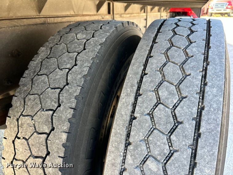 image for item EK4819 2007 Sterling Acterra box truck