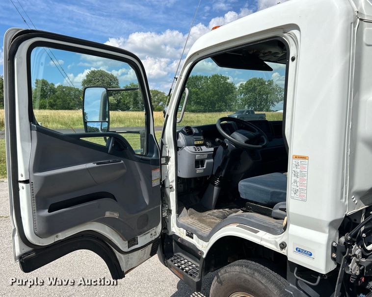 image for item EK4836 2015 Mitsubishi  Fuso FE130 box truck