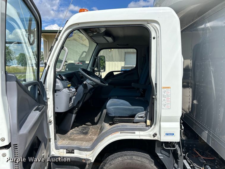 image for item EK4836 2015 Mitsubishi  Fuso FE130 box truck