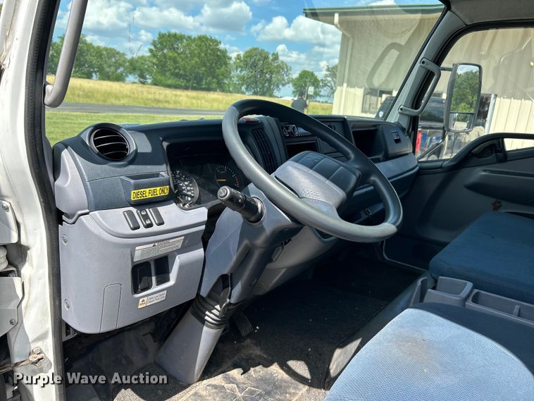 image for item EK4836 2015 Mitsubishi  Fuso FE130 box truck