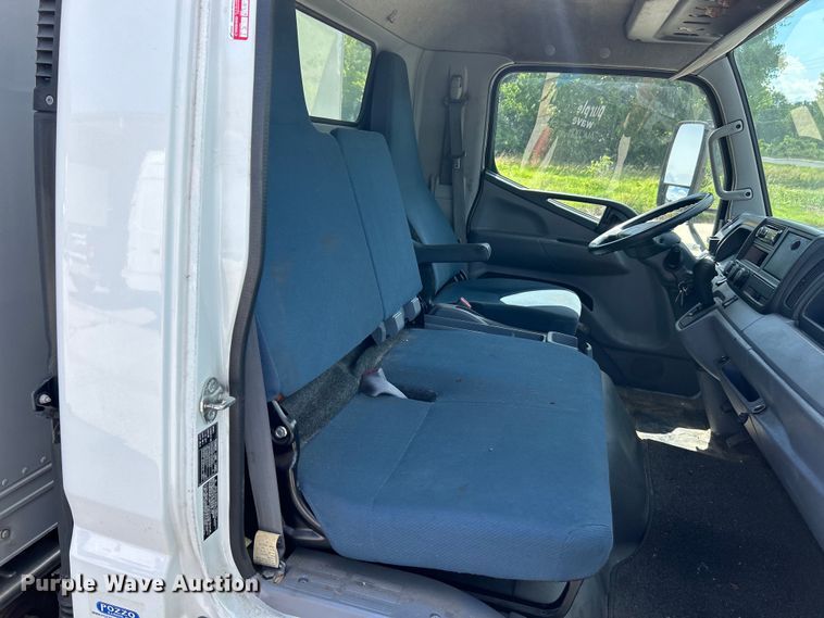 image for item EK4836 2015 Mitsubishi  Fuso FE130 box truck