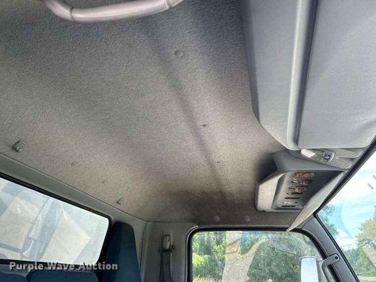 image for item EK4836 2015 Mitsubishi  Fuso FE130 box truck