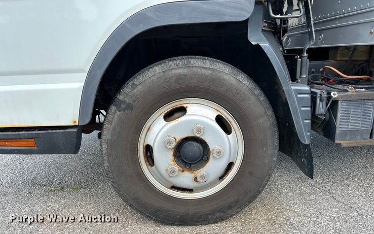 image for item EK4836 2015 Mitsubishi  Fuso FE130 box truck