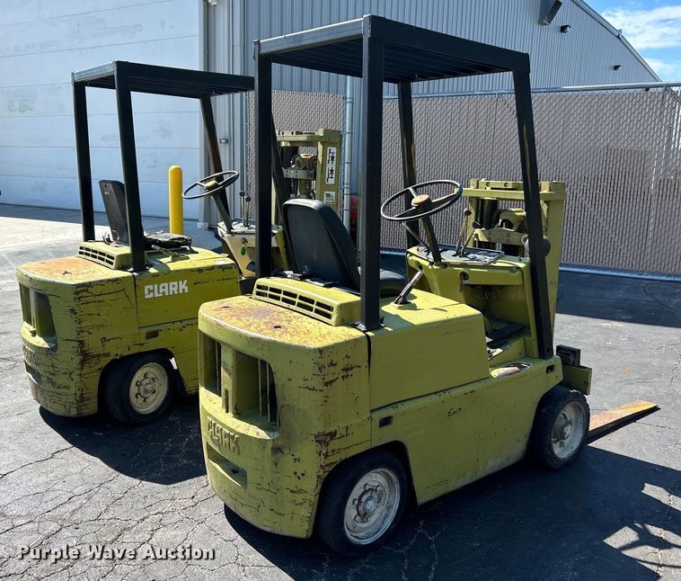 image for item EK4861 Clark forklift