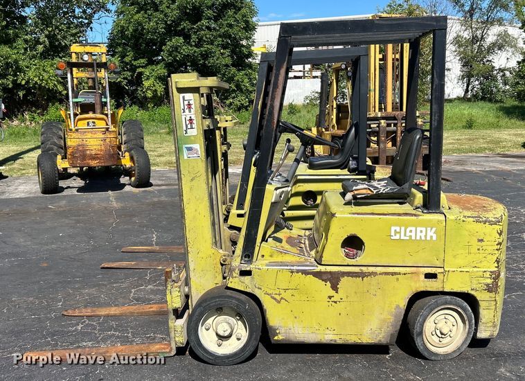 image for item EK4861 Clark forklift