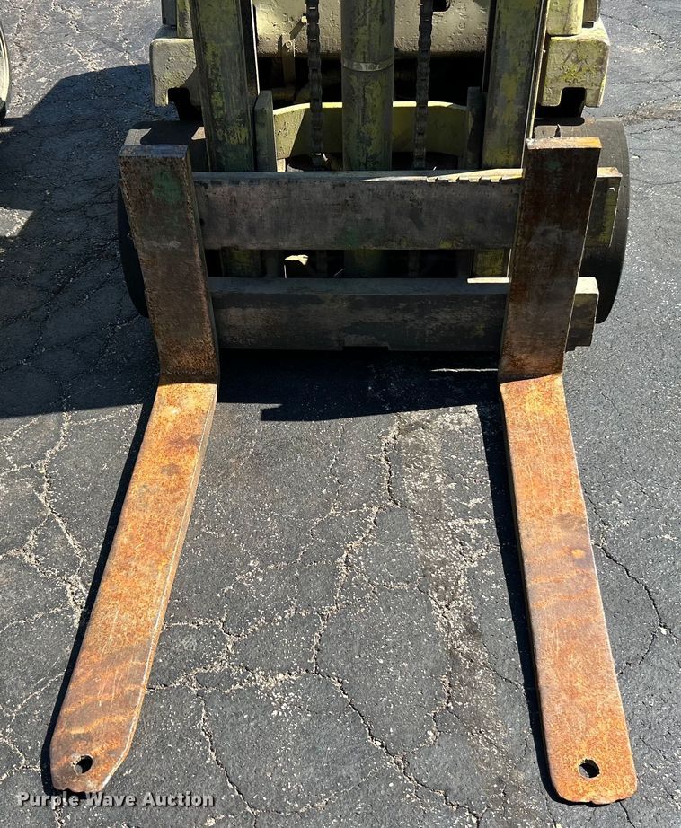 image for item EK4861 Clark forklift