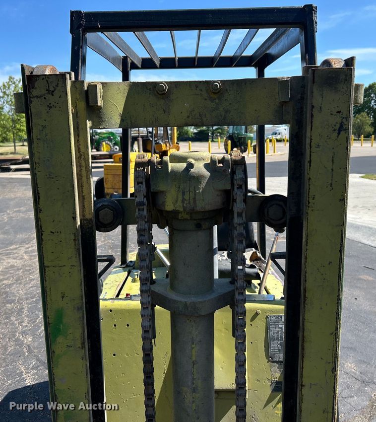 image for item EK4861 Clark forklift