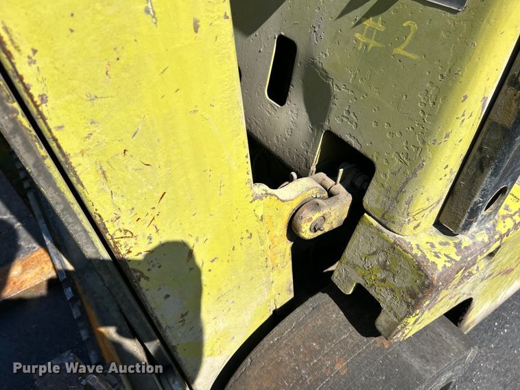 image for item EK4861 Clark forklift