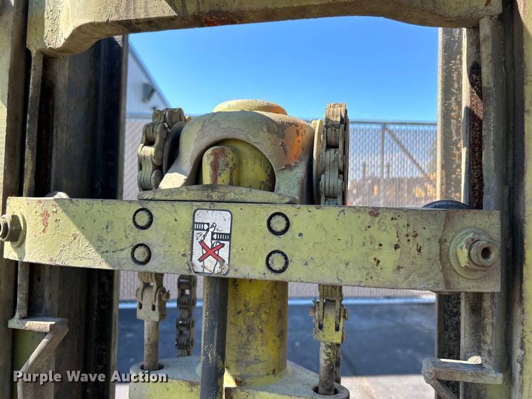 image for item EK4861 Clark forklift