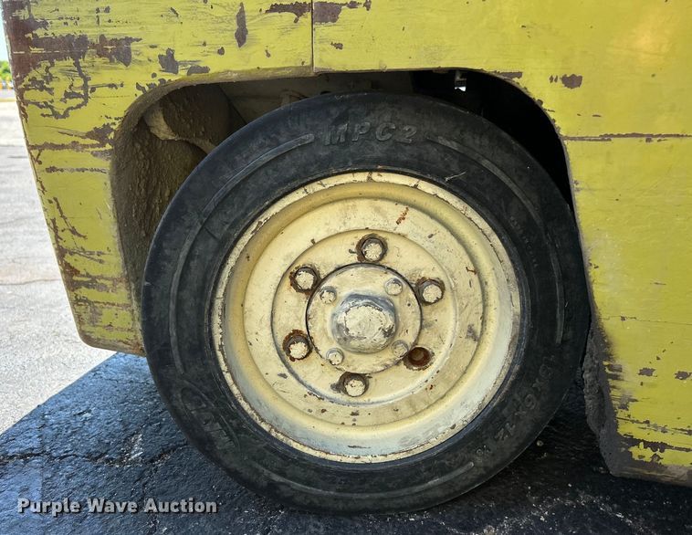 image for item EK4861 Clark forklift